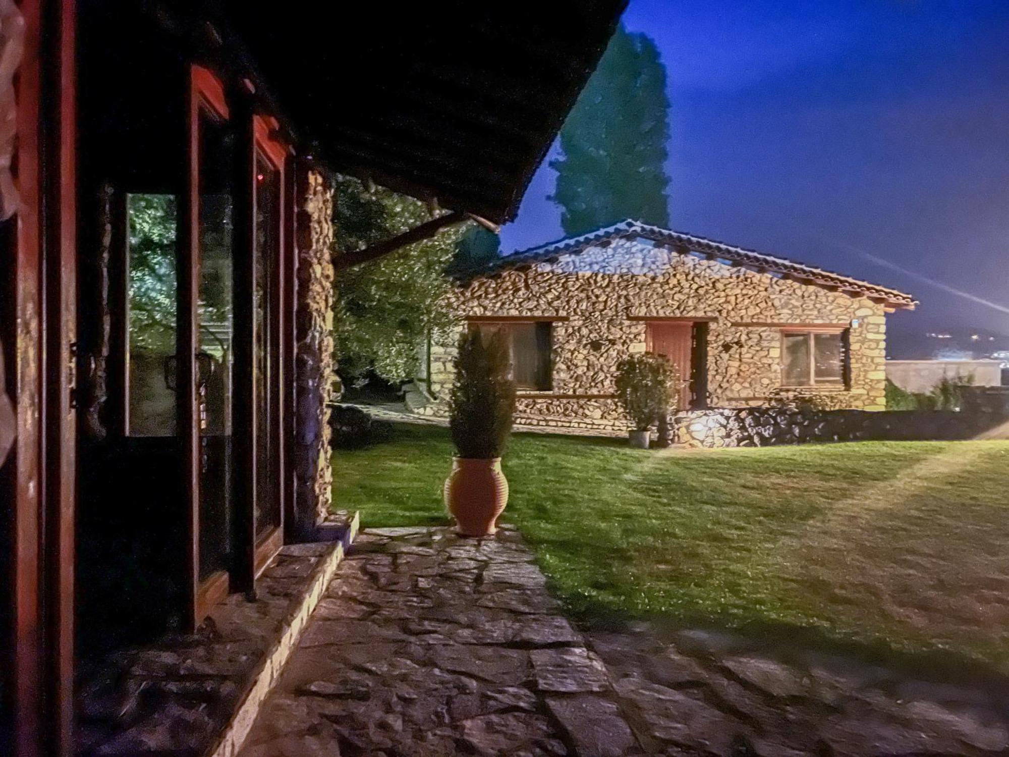 The Little Stone House By The Lake Kastoria Exterior photo